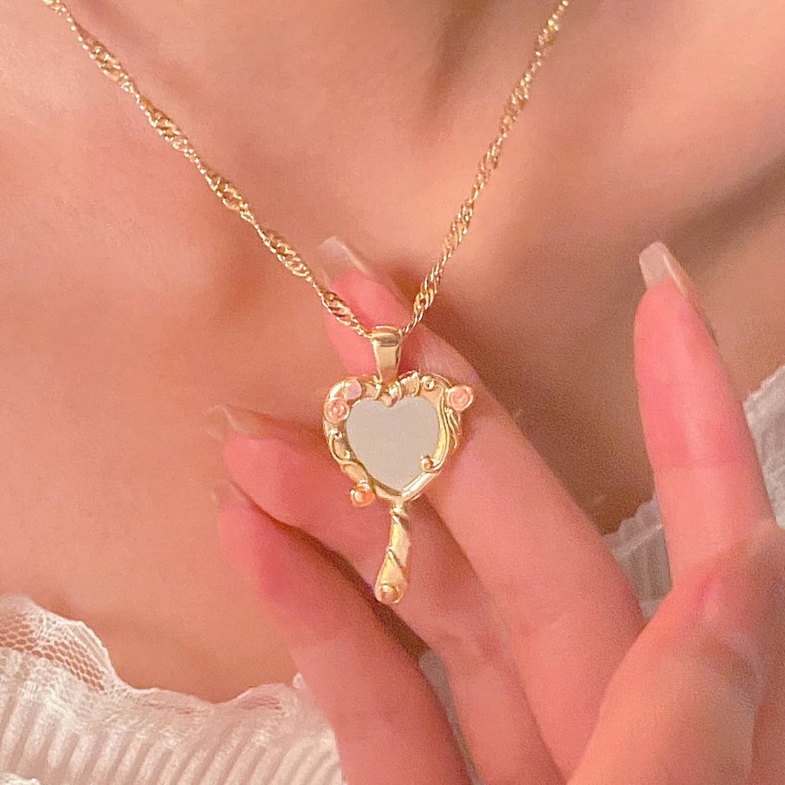 Magic Mirror Necklace for Women Girls Fashion Wedding Party Love Heart Jewelry Accessories Gold Color Mirror Princess Gift