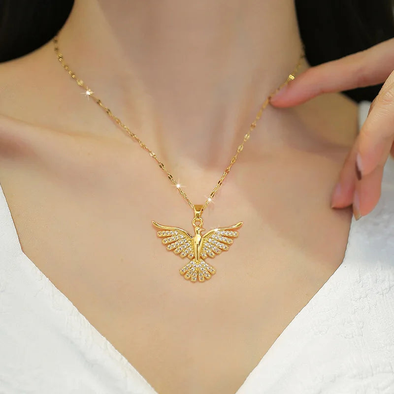 Fashionable Phoenix Necklace with Zircon Copper Inlaid Personality Pendant Necklace for Women Versatile Gold-Plated Jewelry