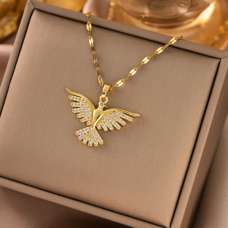 Fashionable Phoenix Necklace with Zircon Copper Inlaid Personality Pendant Necklace for Women Versatile Gold-Plated Jewelry